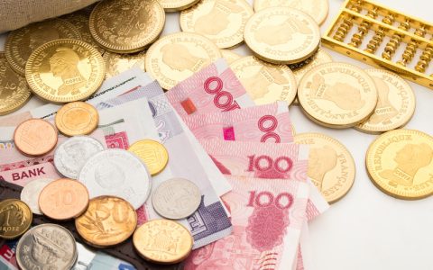 信用卡还不上怎么办？最低还款or分期哪个更划算？