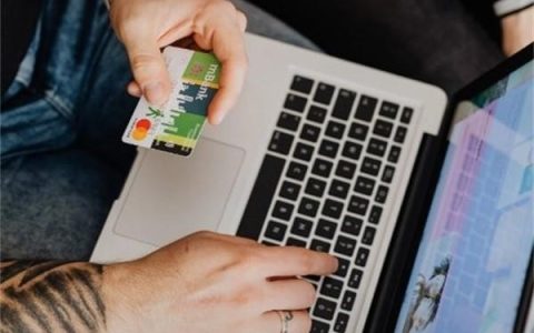 信用卡到期不续卡算注销了吗？到期了钱还没还完怎么办？