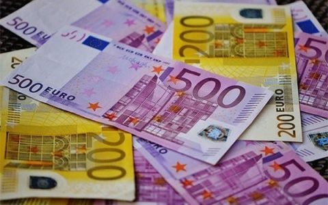 信用卡老赖拘留有案底吗？人在拘留所信用卡没法还怎么办？