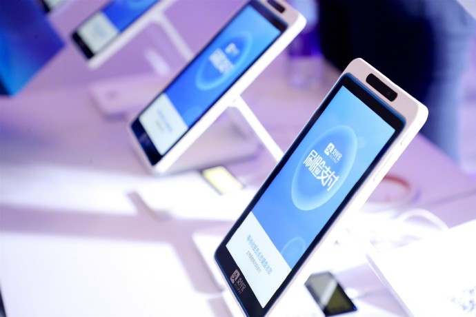 中信银行颜系列“蝶”信用卡,中信银行颜系列“喜欢”信用卡 官宣!中信银行两张限量信用卡即将停发