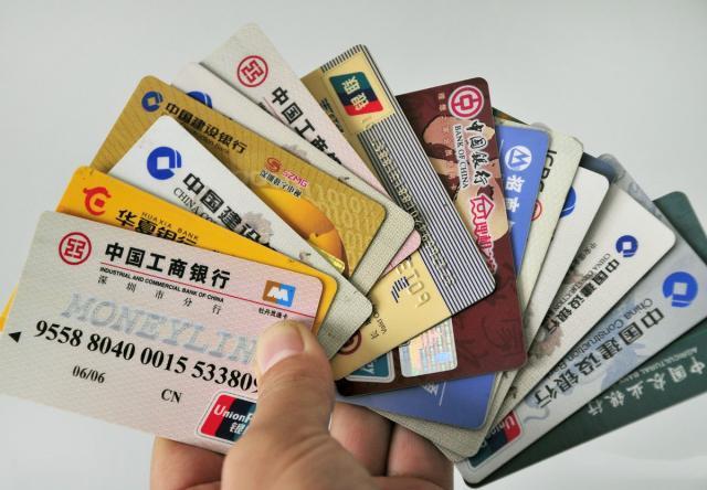 20几张信用卡,总共欠了60多万,申请个人破产是不是就不用还了?