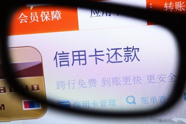 20几张信用卡,总共欠了60多万,申请个人破产是不是就不用还了?